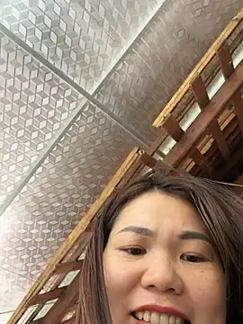 Emily_9xxのStripchatで無料ライブポルノ