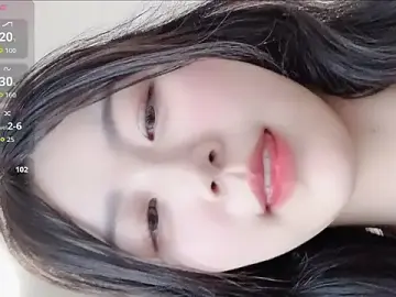 Luminous163のStripchatで人気のアダルト配信