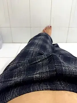 Mores1_SquirtのStripchatで無料ライブポルノ