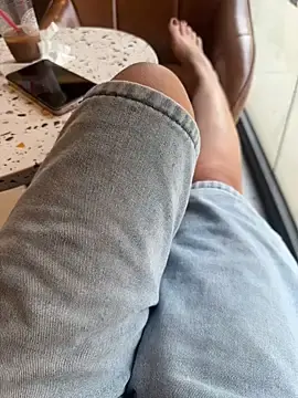 Mores1_SquirtのStripchatで無料ポルノカメラ