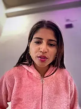 4U143のStripchatで高画質ウェブカメラ