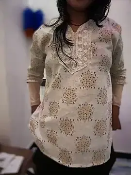 4U143のStripchatでヌードカメラ