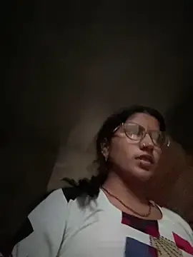 4U143のStripchatで今すぐ視聴可能なセックスカム