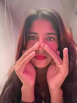 4U143のStripchatでアダルトカメラ配信