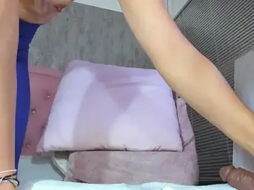 naomidibelloのStripchatでセックスカメラ