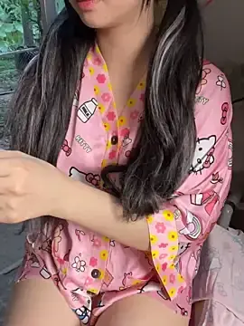 XndSeraphinaのStripchatでライブポルノ配信