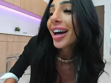 Britney_Charm_のStripchatでヌードカメラ