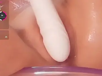 -LOCOMOCO-のStripchatで今すぐ視聴可能なセックスカム