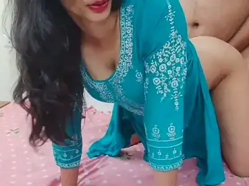 BOMBSHELL_BAEのStripchatで人気のアダルト配信