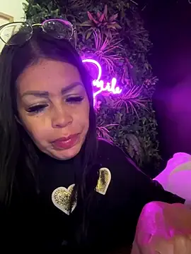 CarolinaRosasのStripchatでプライベートチャット