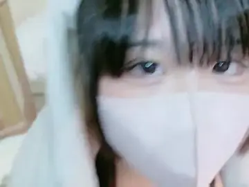 im_hinaのStripchatで人気のアダルト配信