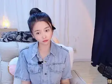 Coco-SweetieのStripchatで無料ポルノカメラ