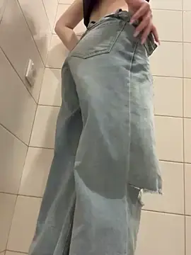 CumonmmeのStripchatでライブチャット