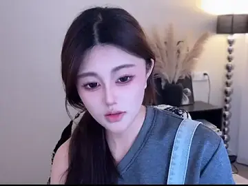 Cure-uuuuuuuuのStripchatでライブポルノ配信