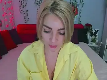 LunaBellucciのStripchatでセックスカメラ