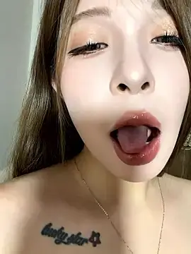 tuanzi125216のStripchatでライブセックス映像