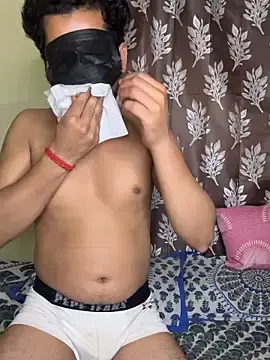 pimange34のStripchatで今すぐ視聴可能なセックスカム