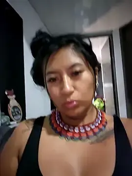 luisa16xxxのStripchatでアダルトビデオチャット