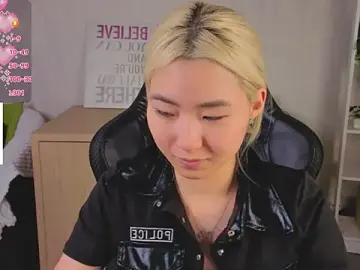 Aisi_18のStripchatで人気のアダルト配信