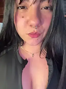 Yui-Ch06のStripchatで無料ポルノカメラ