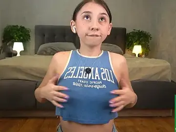 SssonyaのStripchatでアダルトカメラ配信