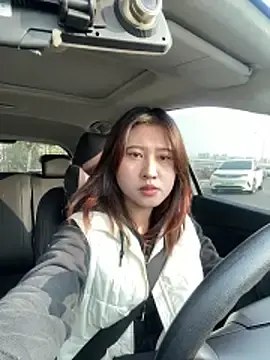 Liliya-77のStripchatでライブポルノ配信