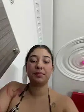 lana_rousse01のStripchatで高画質ウェブカメラ