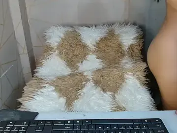 Sweet_kitty60xxのStripchatでセックスカメラ