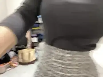 nano-da-uのStripchatでプライベートチャット