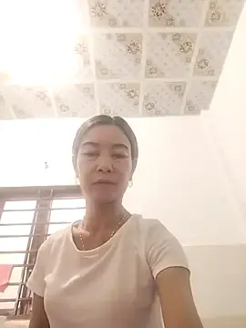 Sexy-ladyboobs20のStripchatで今すぐ視聴可能なセックスカム