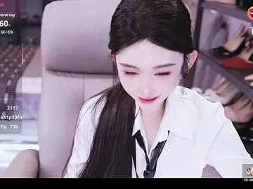 Liora-のStripchatでセックスカメラ