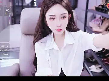 Liora-のStripchatで人気のアダルト配信