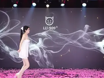 LU-909のStripchatでアダルトビデオチャット