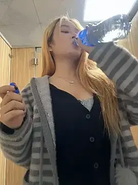 yuki_juneのStripchatでセックスチャット