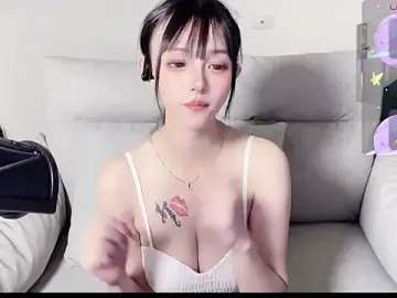 Yucheng_920babyのStripchatでアダルトカメラ配信