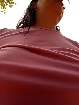 Dirty-Momm-Divorced-HotのStripchatでライブセックス映像