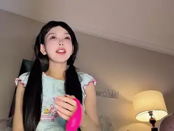 kiraa-0051のStripchatでセックスカメラ