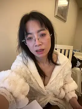 yourkeerのStripchatで今すぐ視聴可能なセックスカム