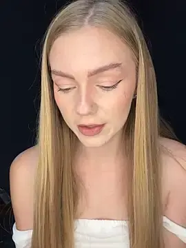 MilaMooneのStripchatでセックスチャット