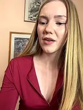 MilaMooneのStripchatで今すぐ視聴可能なセックスカム