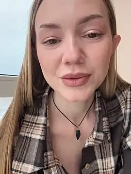 MilaMooneのStripchatでセックスチャット