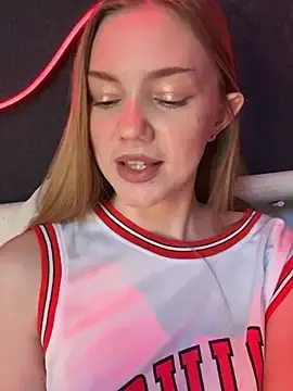 MilaMooneのStripchatでアダルトカメラ配信