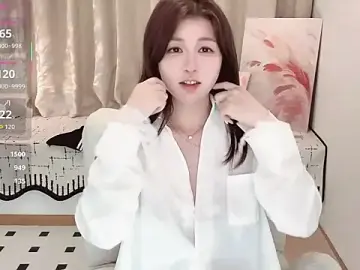 Melanie_mmのStripchatで高画質ウェブカメラ