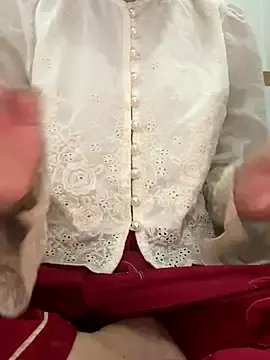 Emily-yのStripchatでヌードカメラ