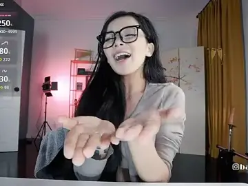 baeasianのStripchatでアダルトビデオチャット