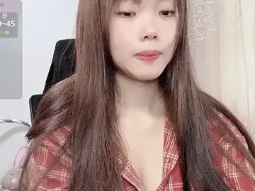 Lvy--vのStripchatで人気のアダルト配信