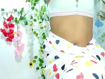 senuxxxのStripchatで今すぐ視聴可能なセックスカム