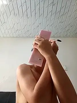 Ary-18のStripchatでヌードカメラ