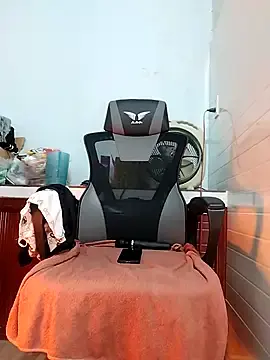 Leva_laddyのStripchatで無料ポルノカメラ