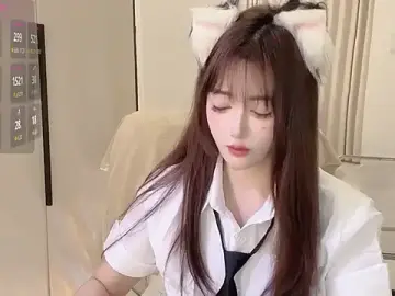 FollyiseのStripchatでライブセックス映像